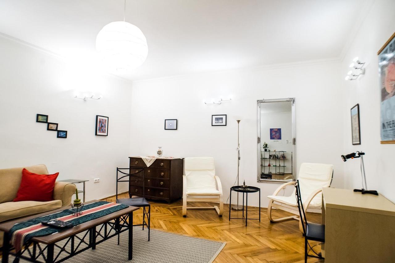 Apartment At The Deak Ferenc Ter Budapest Luaran gambar