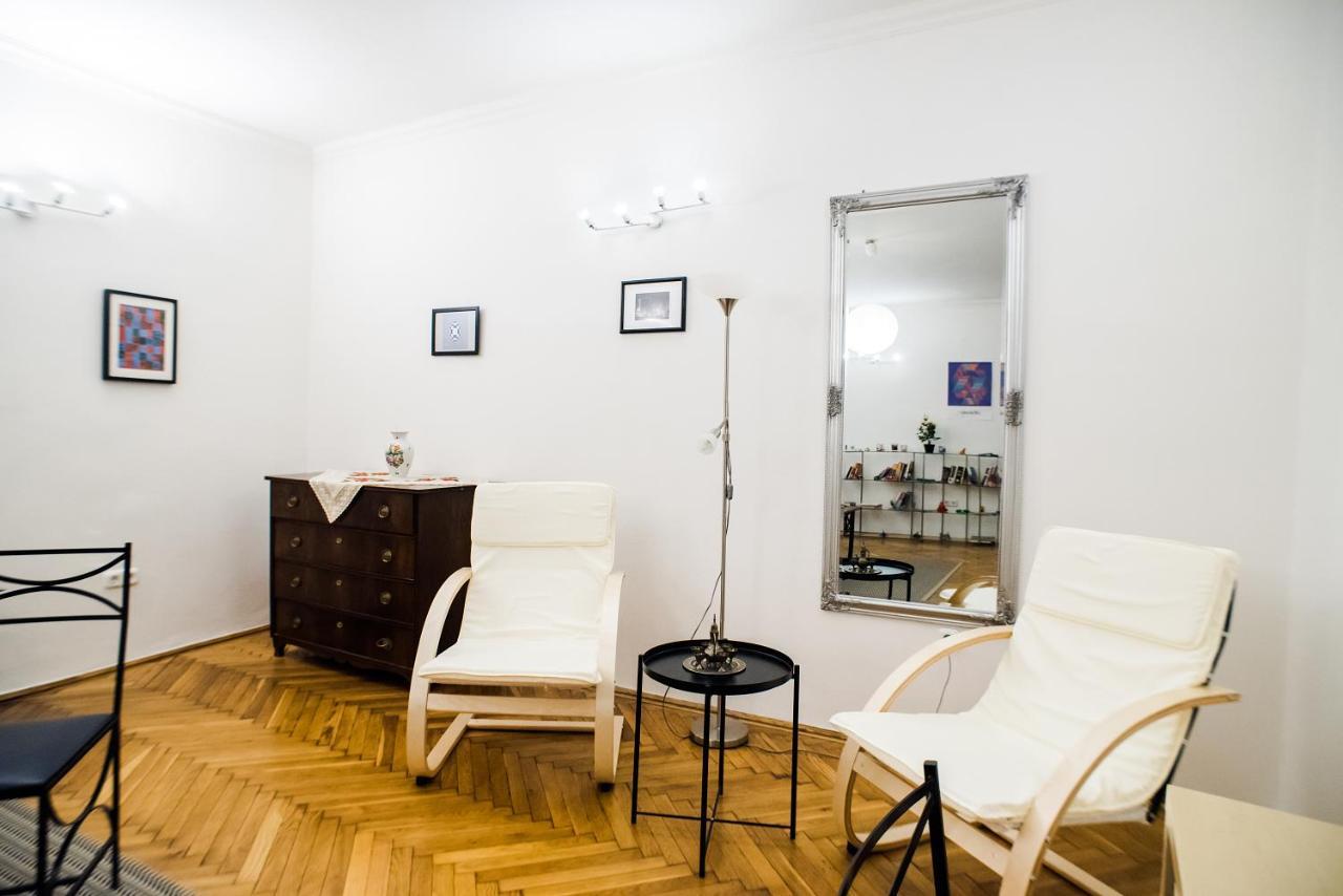 Apartment At The Deak Ferenc Ter Budapest Luaran gambar